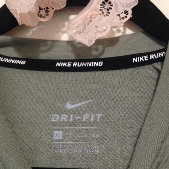 Nike Light Sage Green Long Sleeve Running Top with Thumbholes - Picture 3 of 8